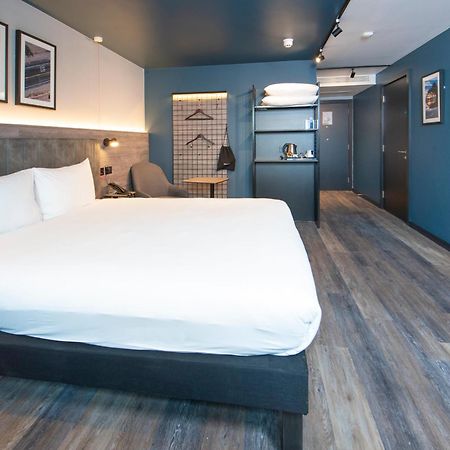 Ibis Styles London Gatwick Airport Hotel Crawley  Exterior photo