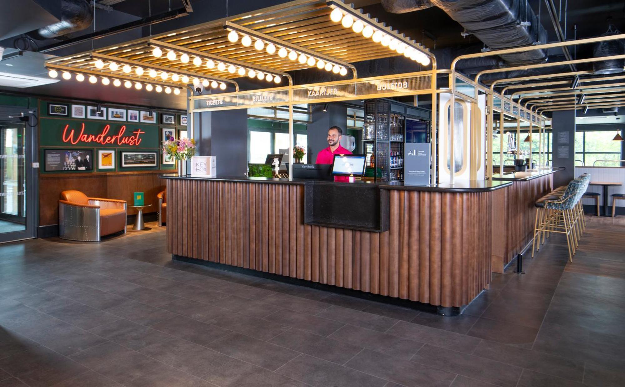 Ibis Styles London Gatwick Airport Hotel Crawley  Exterior photo