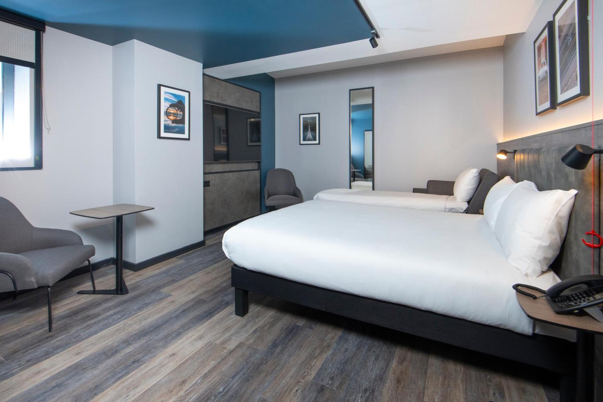 Ibis Styles London Gatwick Airport Hotel Crawley  Exterior photo