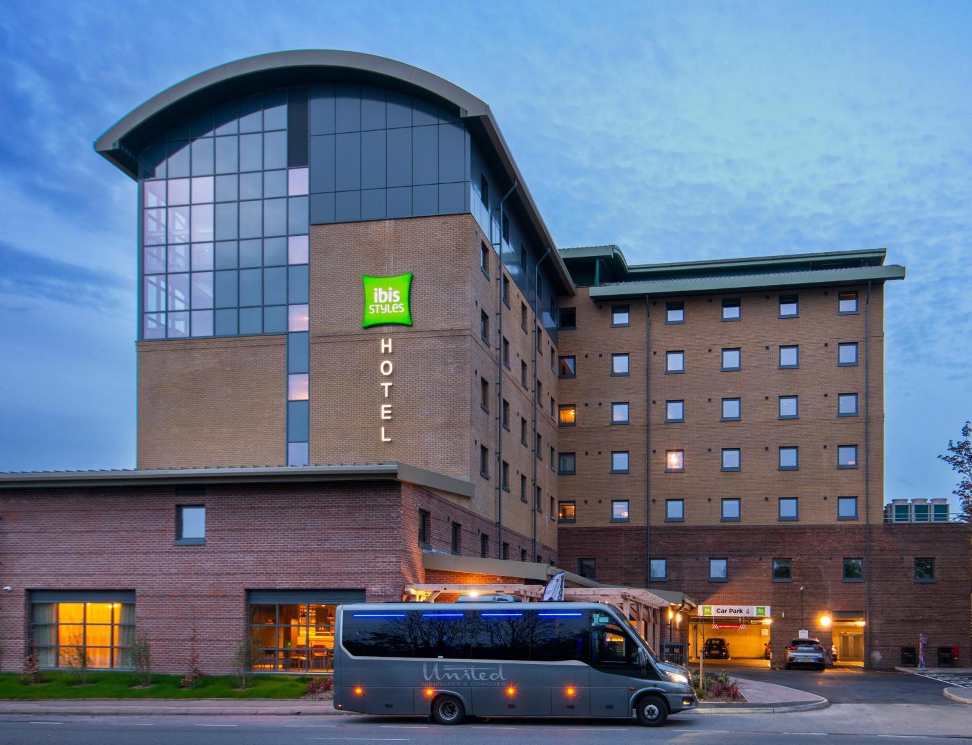 Ibis Styles London Gatwick Airport Hotel Crawley  Exterior photo