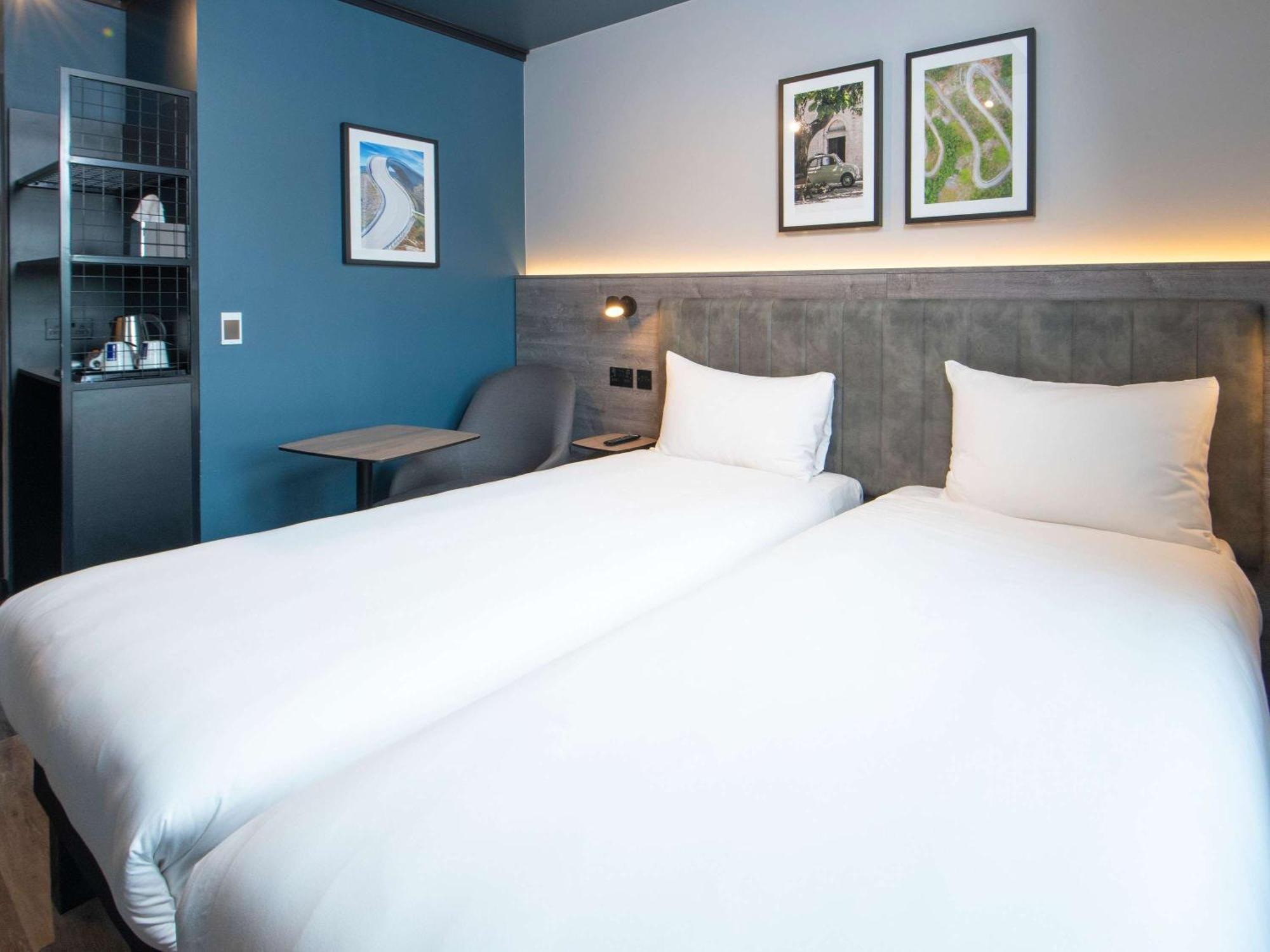 Ibis Styles London Gatwick Airport Hotel Crawley  Exterior photo
