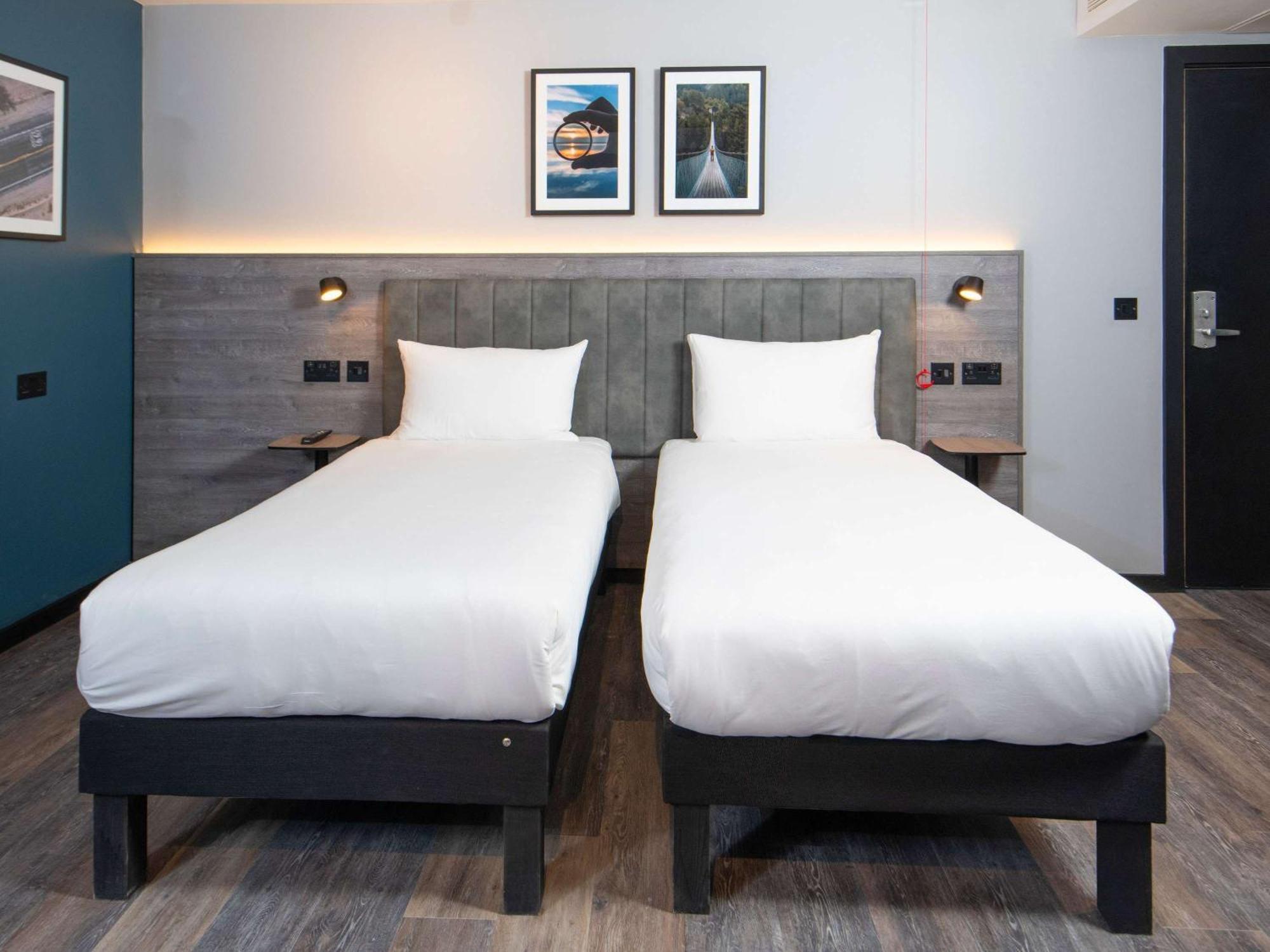 Ibis Styles London Gatwick Airport Hotel Crawley  Exterior photo