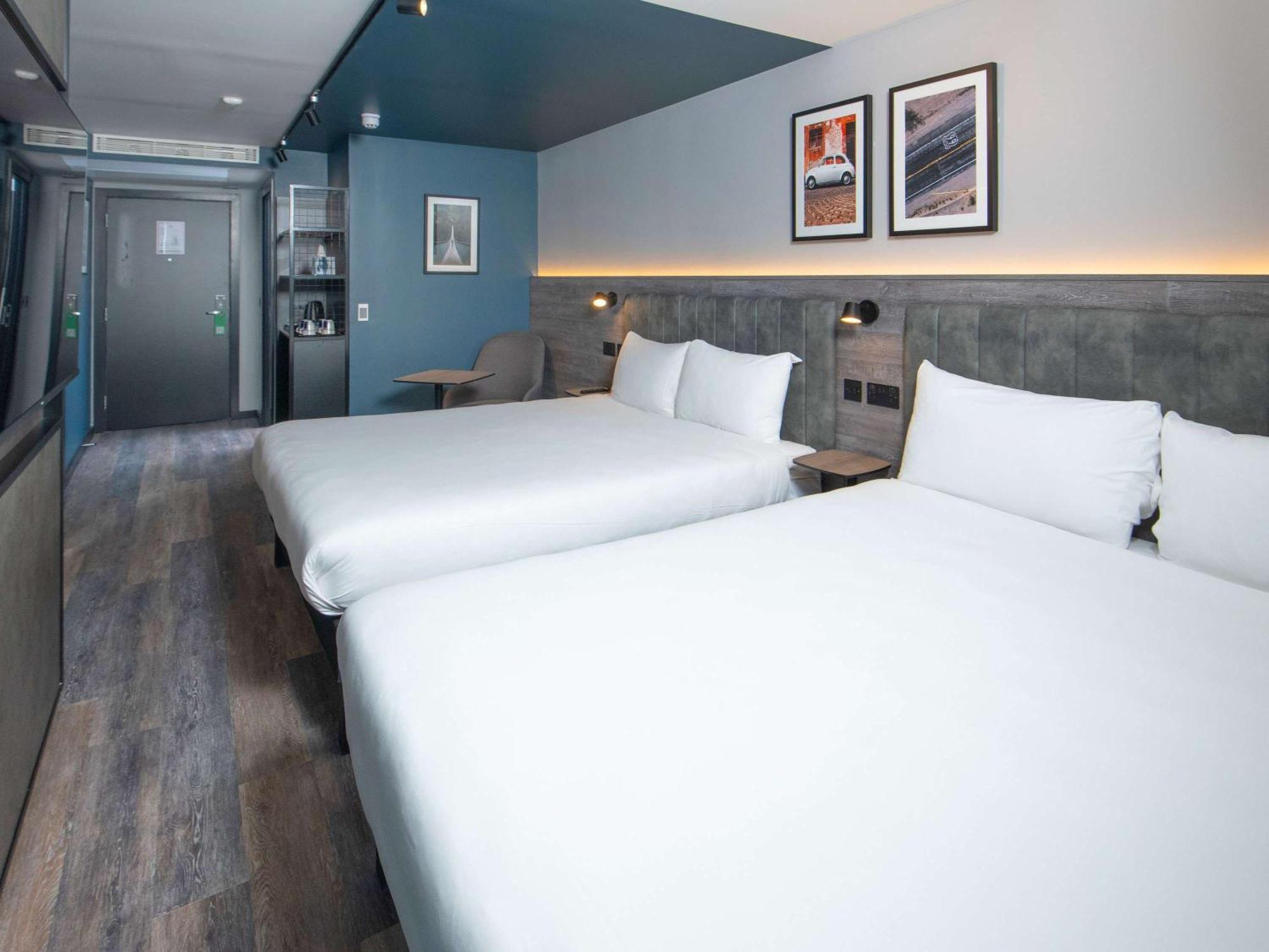 Ibis Styles London Gatwick Airport Hotel Crawley  Exterior photo