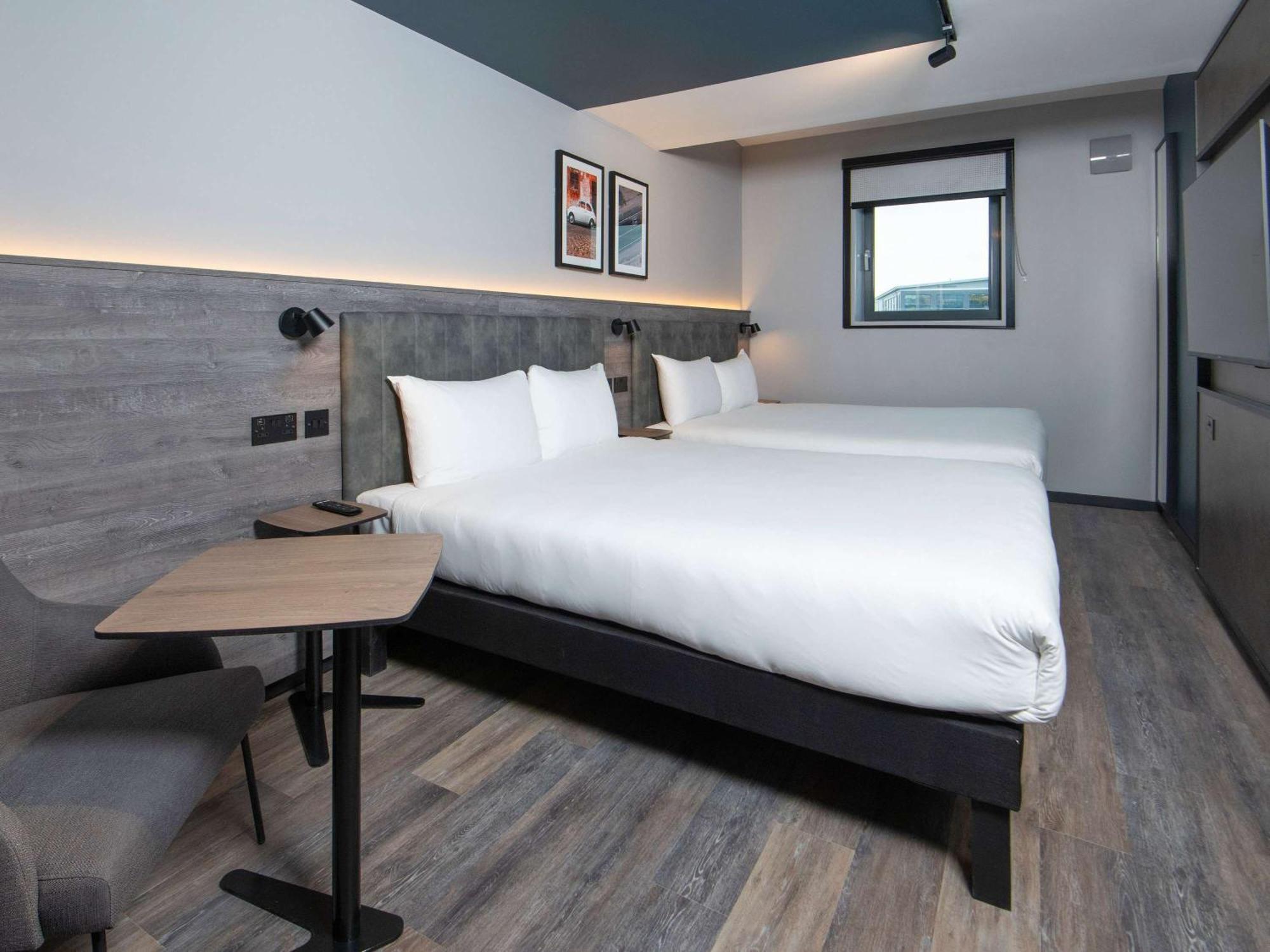 Ibis Styles London Gatwick Airport Hotel Crawley  Exterior photo