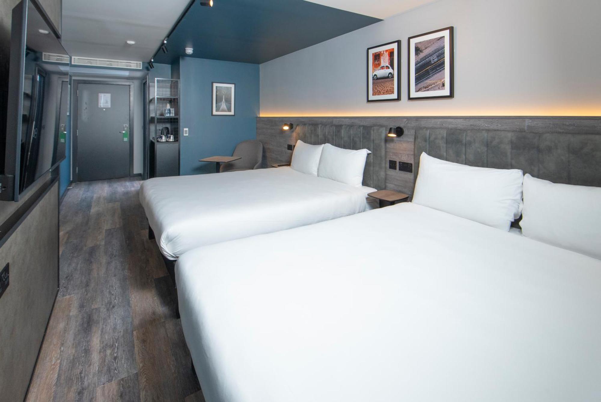 Ibis Styles London Gatwick Airport Hotel Crawley  Exterior photo