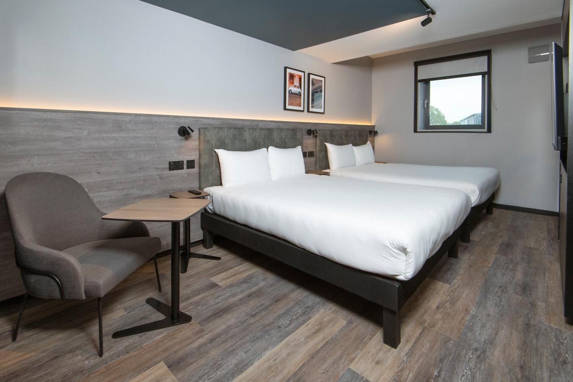 Ibis Styles London Gatwick Airport Hotel Crawley  Exterior photo
