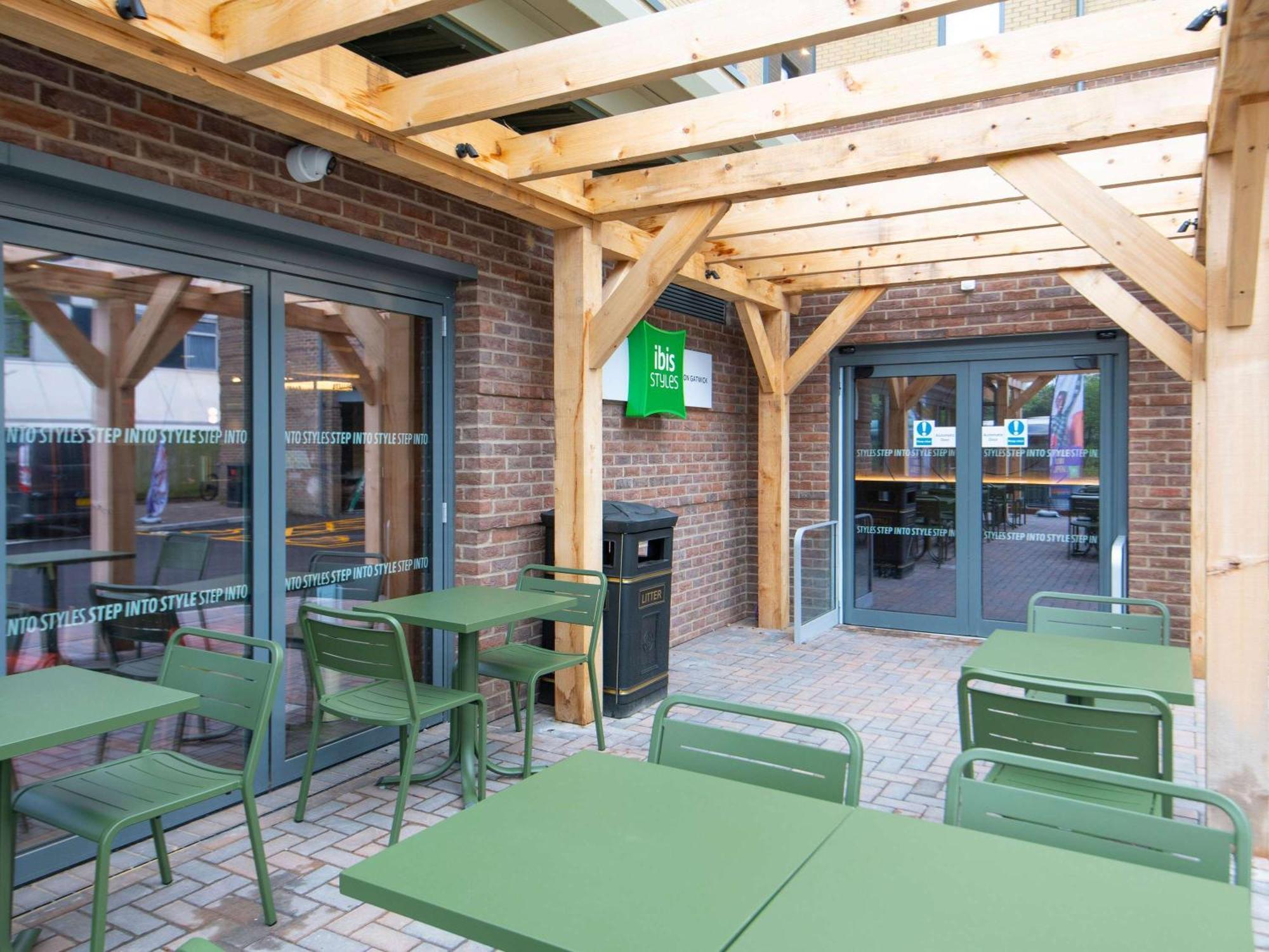 Ibis Styles London Gatwick Airport Hotel Crawley  Exterior photo